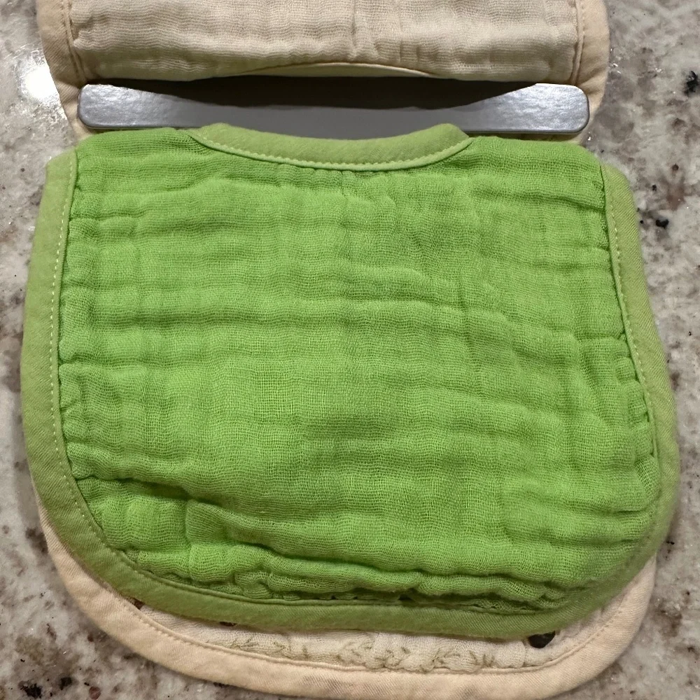 *BRAND NEW WITH TAGS* Neat Solutions 3-Pack Muslin Safari-Themed Bib Set